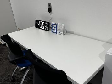 テーブル②ご自由にお使いください。 - アンドポッドキャストスタジオの設備の写真