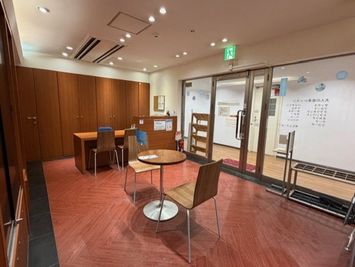 4階待合ロビーです。 - 西大寺センター レンタルスペース（ドラム使用可能部屋）の室内の写真