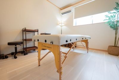 ベッド - レンタルサロンSHIFT元住吉 レンタルサロンSHIFT元住吉ルームBの室内の写真