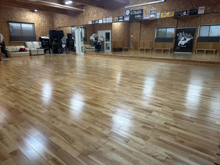 音響、鏡、業務用エアコン、扇風機 - DANCE STUDIO Wの室内の写真