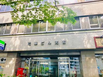 ビル入り口（北口） - オフィスパーク　名駅花車デザイン会議室 オフィスパーク　名駅花車デザイン会議室　906の外観の写真