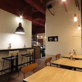 様々な用途に使用可能 - 三誠ビル　カリーチャールズ レトロな雰囲気　欧風カレー専門店の室内の写真