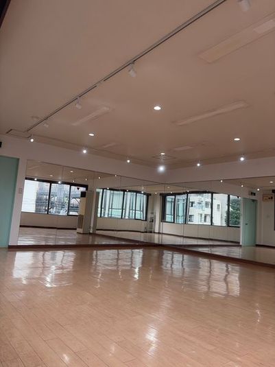 2面鏡張りスタジオ - 仙台ウォーキングスタジオ NewOpen割引き有◎【駅チカ】仙台ウォーキングスタジオの室内の写真
