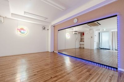 マルチに使えるスタジオ誕生！ - メモワルシネマ名古屋 Memowal Studio 千鳥橋の室内の写真