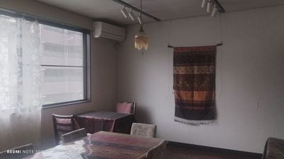 普段、レイアウトを変更して稲時はこんな感じになっております - ギャラリー雪月花ゆづか　 一軒屋2階洋室10畳　スポットライト･ピクチャーレール有　の室内の写真