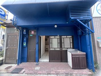Gallery Lapis. 路面店のフリースペースの外観の写真