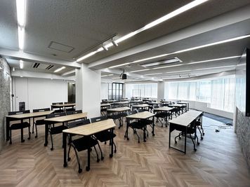 自然光が差し込む明るい室内です - Bit Room SAKAE セミナールーム【Bit Room SAKAE】の室内の写真