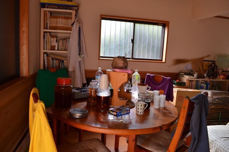１階のテーブルと椅子 - 里山小屋 （クラインガルテン）の室内の写真
