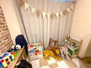 🫧コトコト UMEDA🧸 ８月梅田OPEN🌈親子や大切な人と楽しむ憩い空間🤍の室内の写真