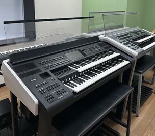 ヤマハミュージック直営教室！【伏見駅徒歩5分】ELS03XRも含め様々な機種のエレクトーンが弾けるお部屋です♪ - ミュージックアベニュー伏見