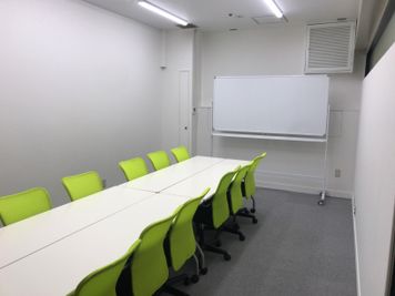 ＪＲ大阪駅から徒歩4分！　セミナー・研修に最適なお部屋です！ - 自習室うめだの貸し会議室　３ビル
