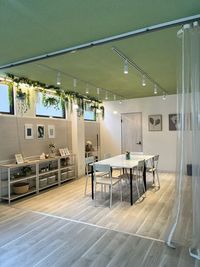 イス6脚 - 「タネまきひろば」byダスキン大宮 タネまきひろば　by　ダスキン大宮の室内の写真