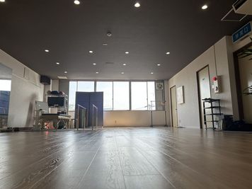 予防運動ジム UPRIGHT金沢 健康と学びのスタジオ WESTの室内の写真