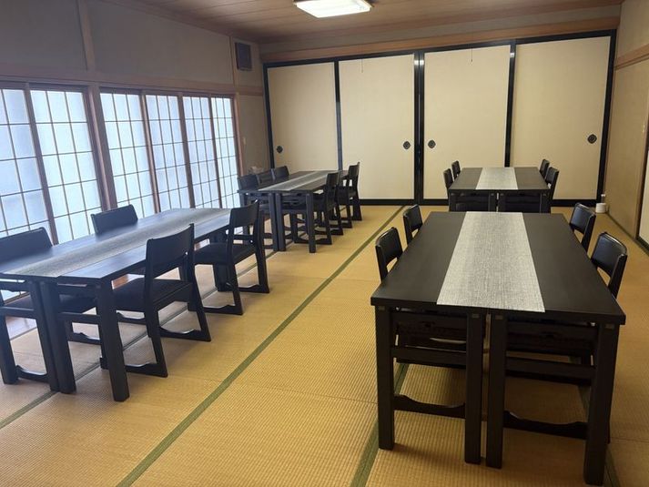 約30畳の和室スペース（客殿）は二間続きになっています。 - 真言宗智山派 実正寺 【1日プラン】和室スペース（客殿）の室内の写真