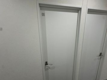 いいオフィス横浜元町 by a-cross元町 3名用完全個室 No.6の入口の写真