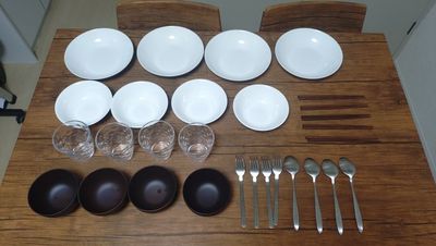 食器類も４セットご用意しました - NEST　沼津西条町 NEST沼津西条町の設備の写真