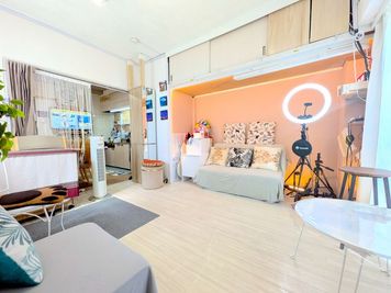 ホワイトルームからダイニングルーム方向の全景、アコーディオンカーテンで仕切ることも出来ます。 - スペースボン スペースボン　上前津 Gemini の室内の写真