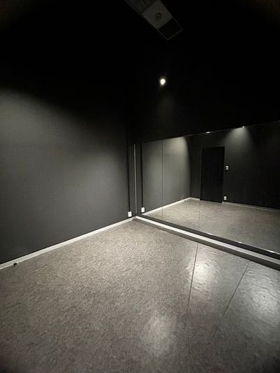 レンタルスペース「ギャザーホール」メインスタジオ 京都大宮駅徒歩5分貸しスペース「ギャザーホール」サブスタジオの室内の写真
