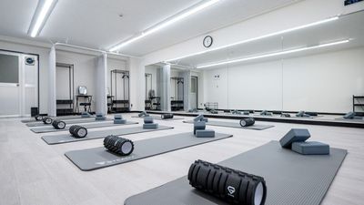 ヨガマット,ヨガローラー,ヨガブロック8組あり (すべて無料) - レンタルスタジオsense東岸和田店 レンタルスタジオの室内の写真