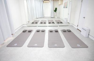 ヨガマット４枚、ヨガブロック８個常備。ヨガ等にもご利用頂けます。 - CS Tokyo-Base　御徒町レンタルスタジオ 【CS Tokyo-Base】御徒町レンタルスタジオの室内の写真