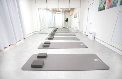 ヨガマット４枚、ヨガブロック８個常備。ヨガ等にもご利用頂けます。 - CS Tokyo-Base　御徒町レンタルスタジオ 【CS Tokyo-Base】御徒町レンタルスタジオの室内の写真