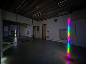 フロアライトスタンド（RGB)設置、必要に応じご利用ください。色選択可能です。 - CS Tokyo-Base　御徒町レンタルスタジオ 【CS Tokyo-Base】御徒町レンタルスタジオの室内の写真