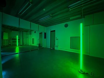 フロアライトスタンド（RGB)設置、必要に応じご利用ください。色選択可能です。 - CS Tokyo-Base　御徒町レンタルスタジオ 【CS Tokyo-Base】御徒町レンタルスタジオの室内の写真