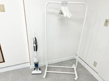 ホワイトボード、ハンガー、ハンガーラック常備。 - CS Tokyo-Base　御徒町レンタルスタジオ 【CS Tokyo-Base】御徒町レンタルスタジオの室内の写真