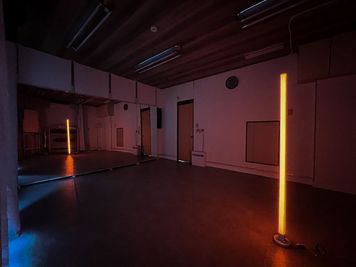 フロアライトスタンド（RGB)設置、必要に応じご利用ください。色選択可能です。 - CS Tokyo-Base　御徒町レンタルスタジオ 【CS Tokyo-Base】御徒町レンタルスタジオの室内の写真