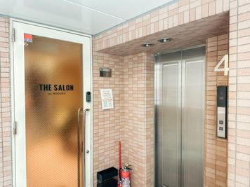 エレベーター出てすぐ！ - SALON by HOGUGU ROOM2の入口の写真