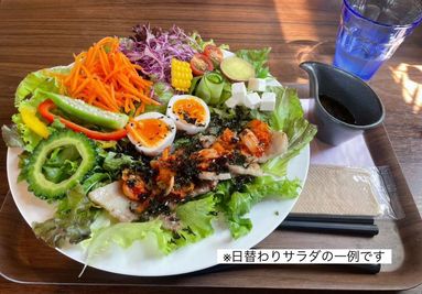 1階のサラダカフェのランチやドリンクの持ち込みが可能です。 - きれいな古民家　Kuru96サラダハウス 定員6名レンタルスペースのその他の写真