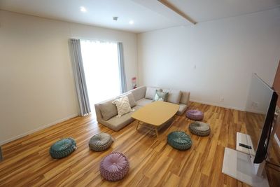 ＜AddROOM神戸東灘 ROOM1＞高架下のレンタルスペース🏠リビング空間🍽️パーティー/撮影/おしゃべり会/鑑賞会 - 【AddROOM神戸東灘】