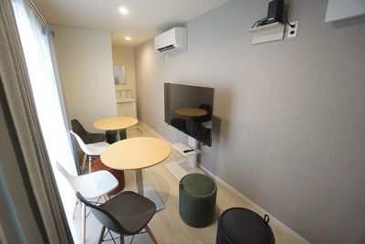 ＜AddROOM神戸東灘 ROOM3＞高架下のレンタルスペース🏠カフェ風会議室☕️会議/打ち合わせ/商談/ワークショップ - 【AddROOM神戸東灘】