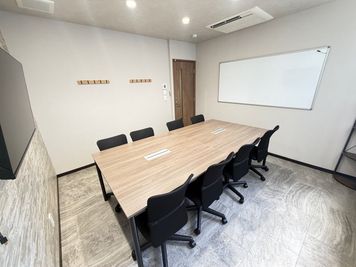 【本八幡駅から徒歩1分】モニター・フリードリンク付き8名会議室(Room B) - いいオフィス本八幡