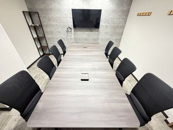 いいオフィス本八幡 8名会議室（Room C）の室内の写真