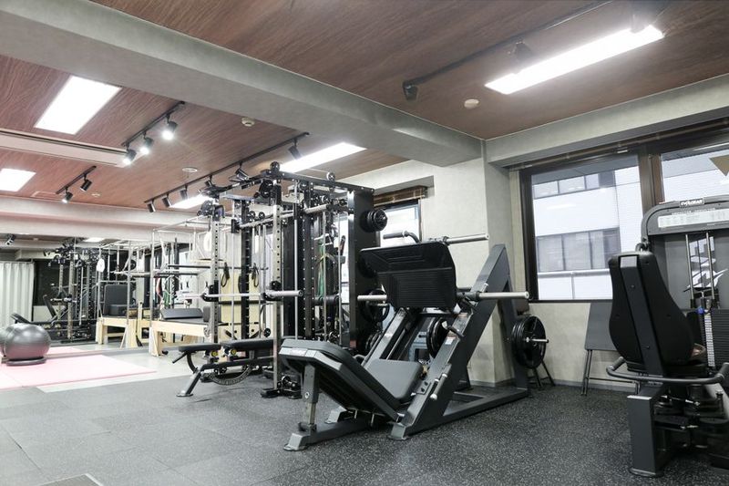 ジム全景 - DOビル新町１　801号室 レンタルフィットネスジム　S-BASISの室内の写真