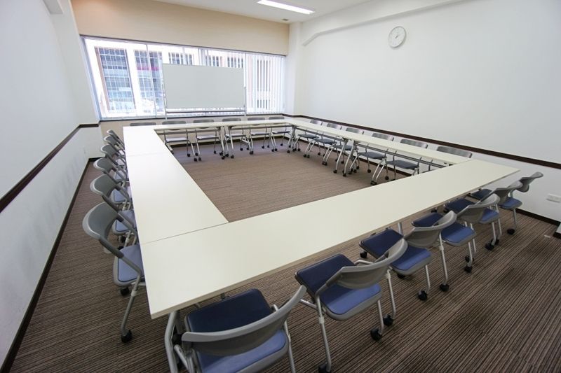 第4会議室【室料30%オフ】  - 名古屋会議室 名古屋伏見駅前店