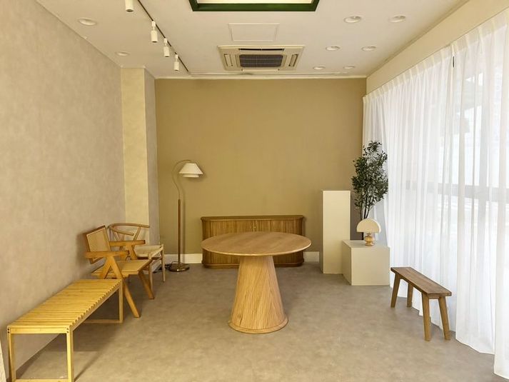 洗練された雰囲気のフォトスタジオです🪑🌿 - milk studio 日本橋店 ナチュラルモダン🪑🌿【〜10名様】の室内の写真