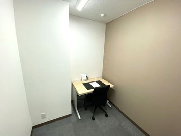 Regus オフィススペース(個室)|落ち着いた環境で使える独立型ワークスペース - リージャス会議室 JR九州那覇ビル