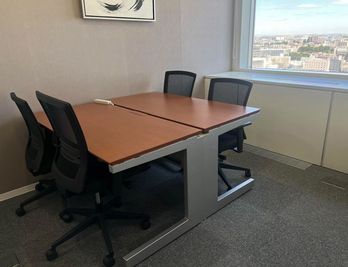Regus 会議室｜高速Wi-Fi完備の落ち着いたビジネス空間 - リージャス会議室 横浜スカイビル