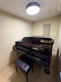 YAMAHA C6Xを備えた24時間稼働の個人練習向けピアノレンタルスタジオ - just me studio 金山Chapter.2
