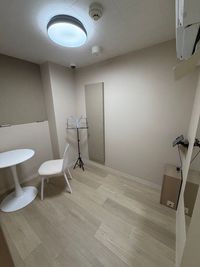 【コピー】お持ち込みいただいた楽器を演奏できるフリールームとなります。広さは2.34畳です。 - just me studio 金山Chapter.2