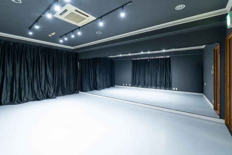 レンタルスタジオPovit栄店 【栄駅徒歩6分】ダンスができるレンタルスタジオ！当日予約OK！の室内の写真