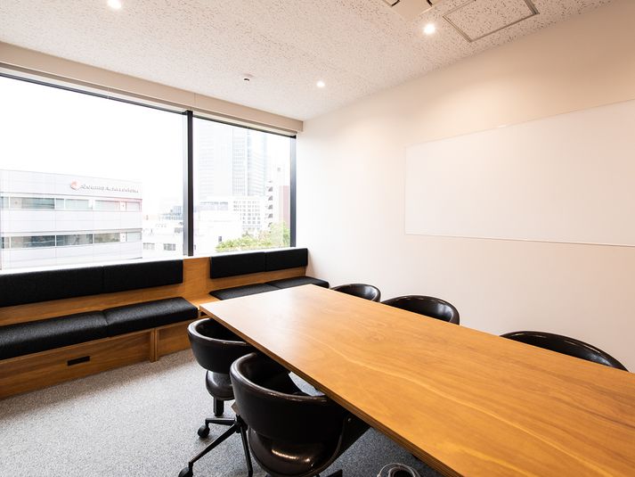 MONSTER スタジオ 乃木坂 小会議室の室内の写真