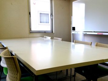 PSP会議室 札幌① （7階708）【札幌駅北口10秒】小会議室の室内の写真