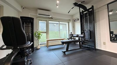 ラットプルダウン＆シーテッドロー - ALL DAY GYM上野毛 二子玉川エリア上野毛駅3分‼スミス/ラット/アブダクター完備の室内の写真