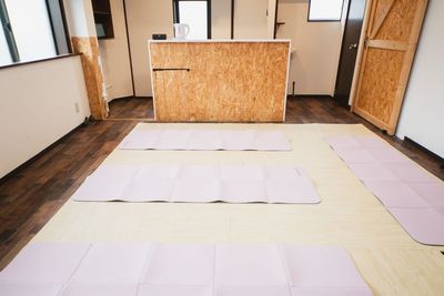 ヨガマット（6枚） - スタジオディライツ 北浦和西口 北浦和駅西口5分　レンタルサロン・ヨガ・ピラティスの設備の写真