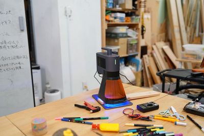 文房具や道具の利用も可能（機器については要レクチャー） - 工作室もくもくはりねずみ 【江戸川橋・20名】軽作業・はんだづけ・教室OKのレンタル工房の設備の写真