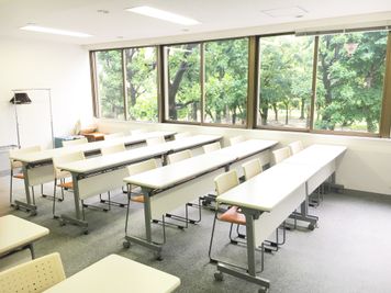 【青山一丁目駅徒歩2分】アクセス良し！開放可能窓あり◎セミナー、説明会、ウェビナーに！様々な用途可能なサイズ感♪ - シェア会議室 青山一丁目