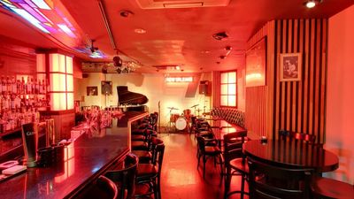 東京倶楽部 水道橋店 グランドピアノ常設 PA・照明オペ付きライブハウス貸切の室内の写真